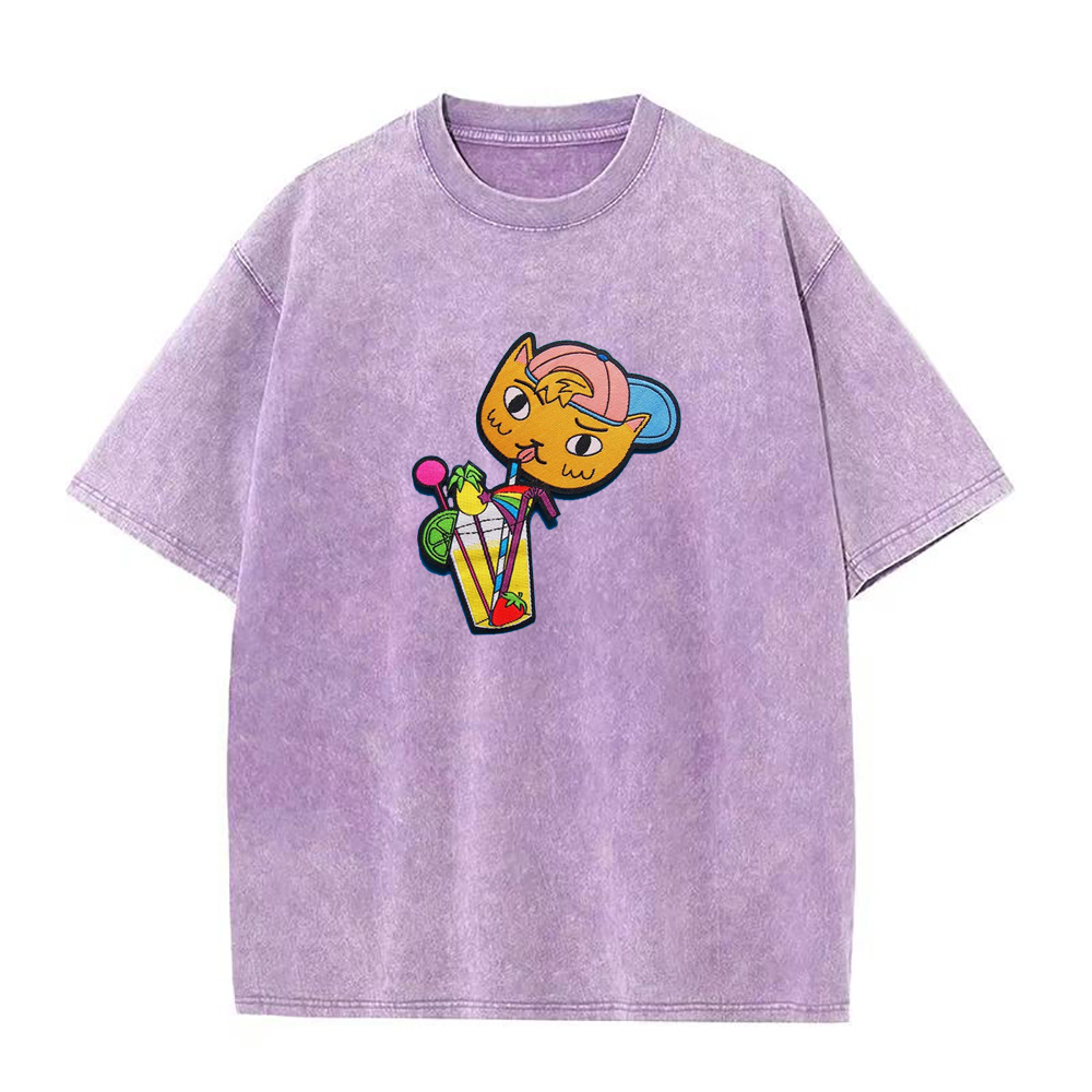 猫とカクテルのユニセックスTシャツ