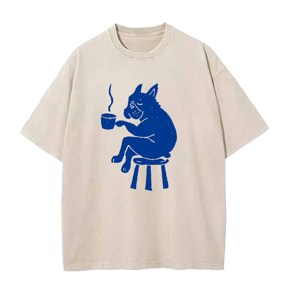 オリジナルブルーコーヒーを飲む犬ユニセックスTシャツ